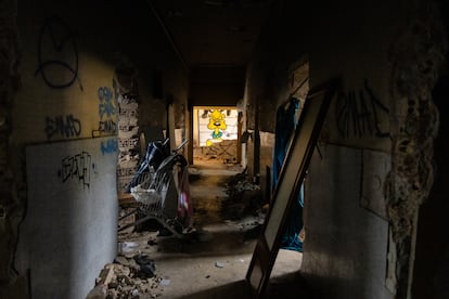 Interior de la antigua cárcel de Palma de Mallorca, en donde residen más de 200 personas que están a la espera de ser desalojados en los próximos días.