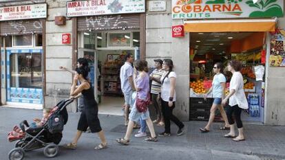 Comercios de la calle Hospital, en Ciutat Vella.