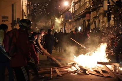 Manifestantes encienden una barricada en La Paz (Bolivia). 