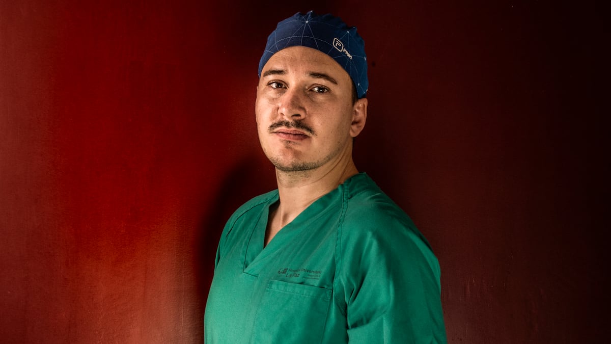 ¡Revolución en la Neurocirugía Española! El Dr. Víctor Rodríguez Lidera la Hidrocefalia con Robótica de Precisión