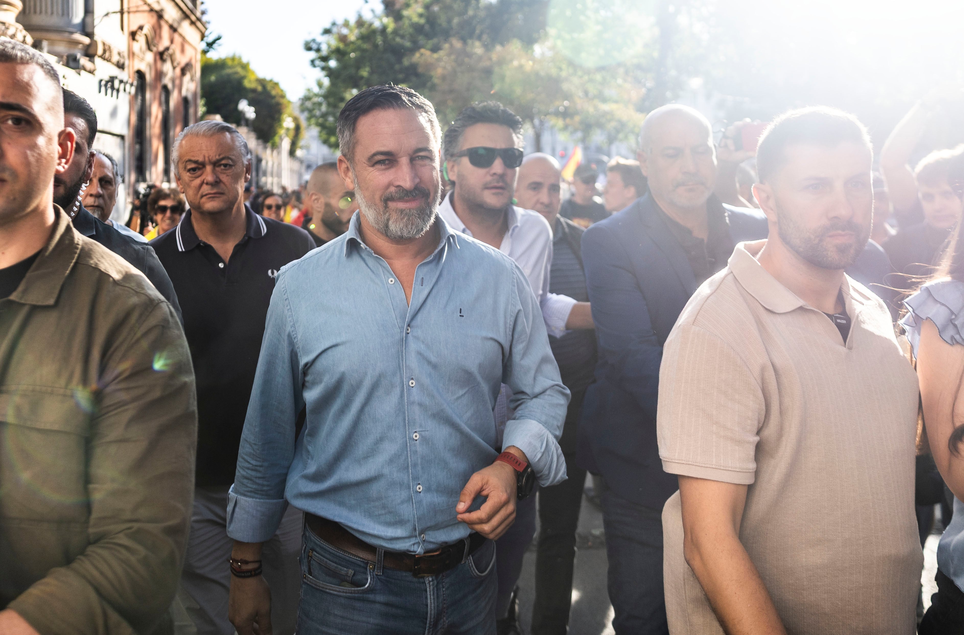 El líder de Vox, Santiago Abascal, llega a la marcha este sábado en Madrid.