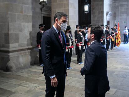 Pedro Sánchez, a la izquierda, y Pere Aragonès, el pasado 15 de septiembre en el Palau de la Generalitat.