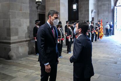 Pedro Sánchez, a la izquierda, y Pere Aragonès, el pasado 15 de septiembre en el Palau de la Generalitat.