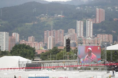 Todo est&aacute; preparado en el aeropuerto Olaya Herrera de Medell&iacute;n para recibir al papa Francisco.