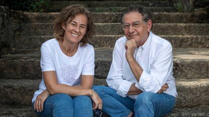 Cristina Mariño, hija de Roberto Verino, junto a su padre.