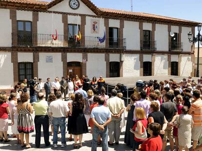 Los vecinos de Chozas de Canales (Toledo) se concentran en acto de repulsa por el asesinato de Eva María.