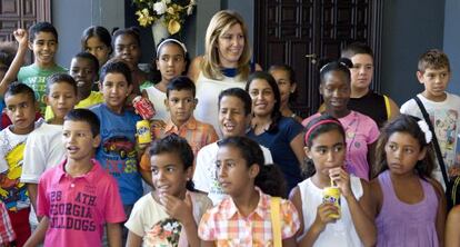 Susana D&iacute;az sustituy&oacute; esta ma&ntilde;ana al presidente de la Junta, Jos&eacute; Antonio Gri&ntilde;&aacute;n, en la tradicional recepci&oacute;n a los ni&ntilde;os saharauis de vacaciones en Andaluc&iacute;a.