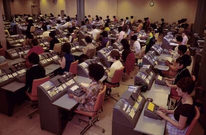 Mujeres (y solo mujeres) trabajando en el departamento de administración de Bank of America.
