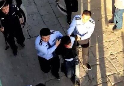 El hombre detenido tras el ataque con cuchillos en China.