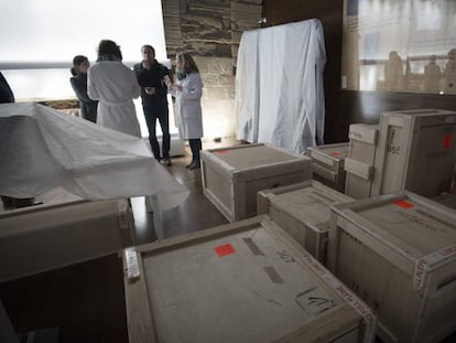 Cajas con algunas de las 44 piezas de Sijena, tras su llegada al monasterio.