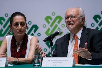 Mario Molina fue presidente del Centro Mario Molina para Estudios Estratégicos sobre Energía y Medio Ambiente. En la imagen, el científico junto a la actual jefa de Gobierno de Ciudad de México, Claudia Sheinbaum.