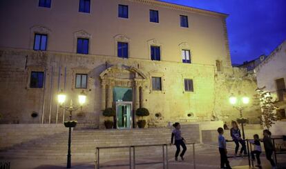 Fachada principal del Ayuntamiento de Torredembarra.