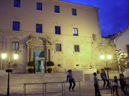 Fachada principal del Ayuntamiento de Torredembarra.