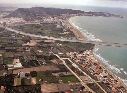 Vía aérea de la desembocadura del Júcar en Cullera, donde se construirá el <i>Manhattan</i>.