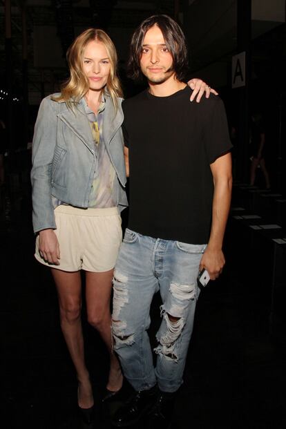 Kate Bosworth quiso felicitar a Olivier Theyskens después del desfile.