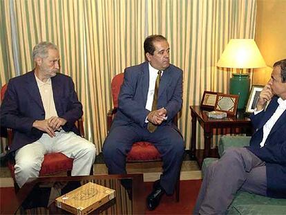 Adán Martín, presidente canario; José Luis Perestelo, presidente del Cabildo de La Palma, y Zapatero.