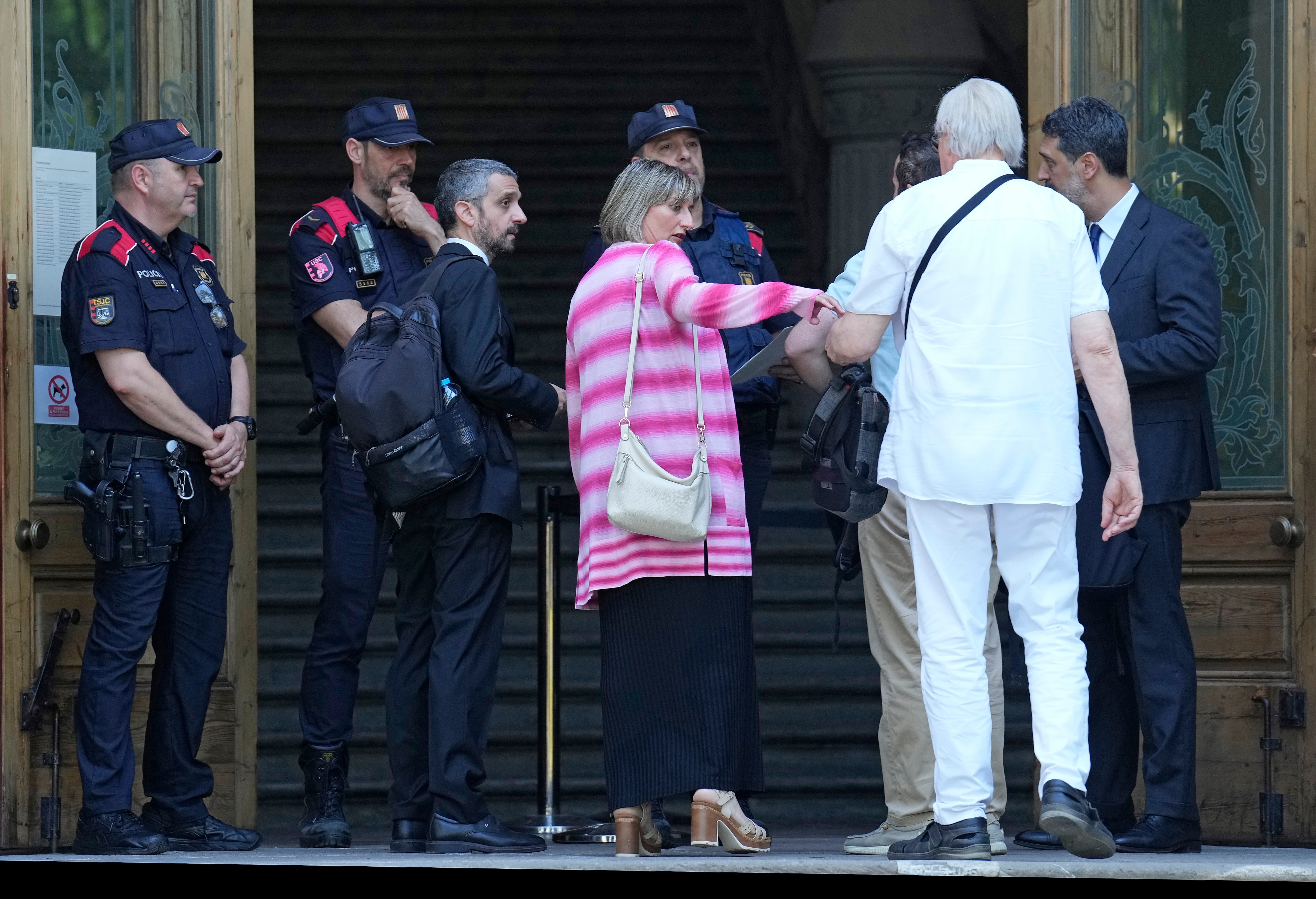 La exconsellera de Salut, Alba Vergés, accede a la Audiencia de Barcelona este martes ante el juicio por la suspensión de las vacunaciones a la Policía Nacional y la Guardia Civil.