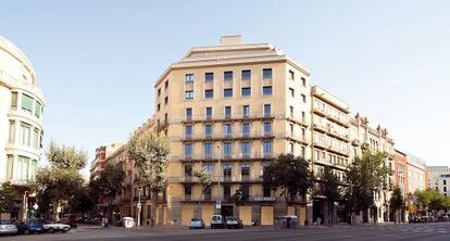 Apartamentos en la calle Aragón, 312 de Barcelona y, abajo, en la Gran Vía, 48 de Madrid.