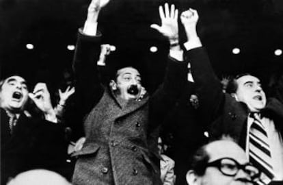 El dictador Jorge Rafael Videla celebra un gol de Argentina ante la selección de Alemania, en el Mundial 78