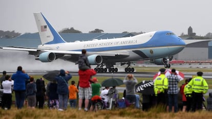 Despegue del avión presidencial del aeropuerto de Glasgow (Escocia), el 15 de julio de 2018.