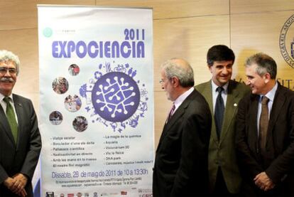 José Pío Beltrán (CSIC), el rector Morcillo, el director del Parc Científic, Toni Raga, y el vicerrector  Carrasco, ayer.