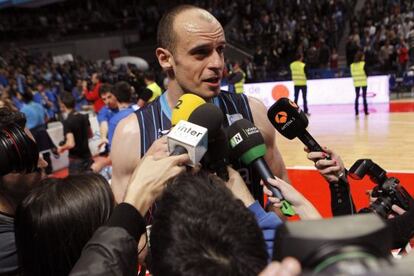 Carlos Jiménez, se despide del baloncesto con el descenso.