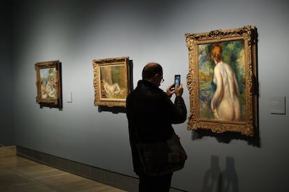 A partir de 1881 el pintor vuelve la mirada a la tradición clásica, sin abandonar del todo el lenguaje impresionista. A lo largo de toda esa década Renoir adquiere reputación como retratista de encargo, una faceta que ocupa el segundo apartado de la muestra.