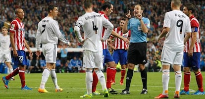 Mateu Lahoz, en el R. Madrid-At. Madrid de la temporada pasada.