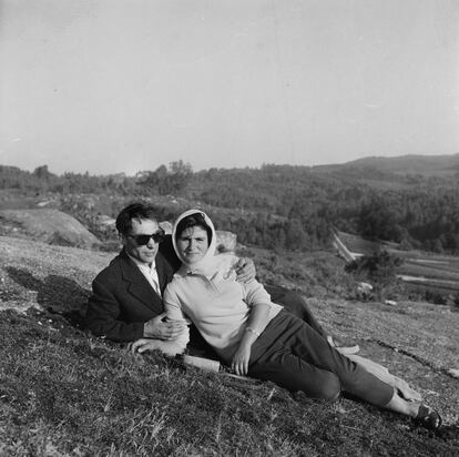 Virxilio Vieitez y su esposa, Julia Cendón, durante su viaje de novios.