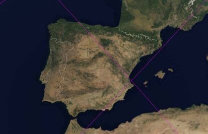 Órbitas del satélite <i>UARS</i> sobre España en el margen de tiempo de caída según la proyección de la empresa espacial española Elecnor-Deimos. La primera, a las 21.30 de hoy, es ascendente de oeste a este y entra por Almería saliendo por Valencia; la segunda, a las cinco de la mañana del sábado, es descendente y entra por Asturias.