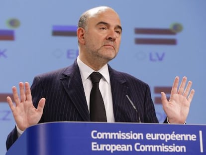 El comisario europeo de Econom&iacute;a y Finanzas, Pierre Moscovici, comparece en rueda de prensa