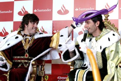 Marc Gené, Fernando Alonso y Pedro De La Rosa, vestidos de Reyes Magos.