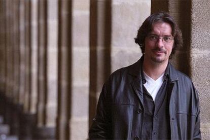 Enric Folch, ayer, en los soportales de la plaza de la Constitución de San Sebastián.