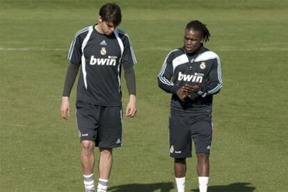 Kaká y Drenthe, lesionados, se entrenan aparte del grupo.