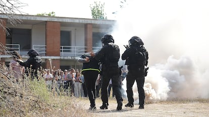 Simulacro de búsqueda y liberación de una mujer secuestrada en el Cuartel Teniente Muñoz Castellanos de Madrid, este miércoles.