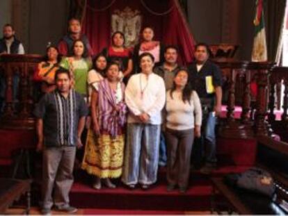 Govea, con representantes indígenas en Guanajuato.