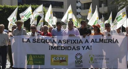 Representantes de las organizaciones agrarias en la manifestación.