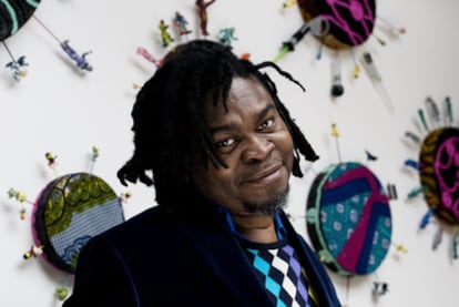 El artista Yinka Shonibare MBE (Londres, 1962), en su estudio.