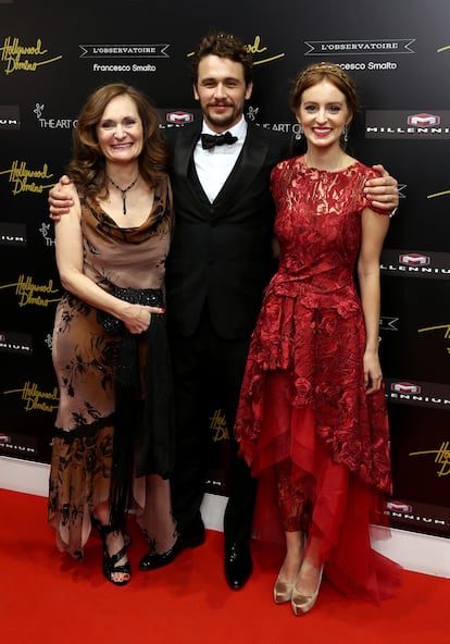 Beth Grant, James Franco y Ahna O'Reilly.