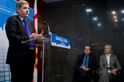 Alberto Fernández Díaz, junto a Àngels Estaller y Javier Mulleras, durante la rueda de prensa.