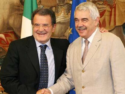 Pasqual Maragall y Romano Prodi, ayer, en Roma.