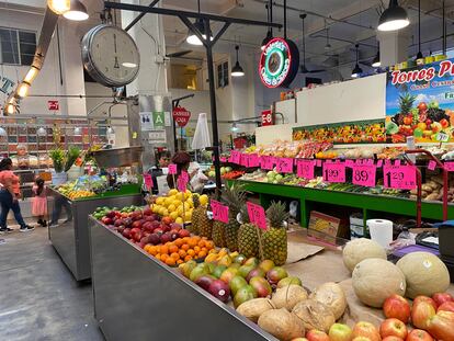 Precios de alimentos en un mercado del centro de Los Ángeles (California), en una imagen de junio.