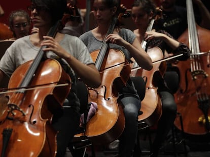 M&uacute;sicos de la Jorcam, durante un ensayo.