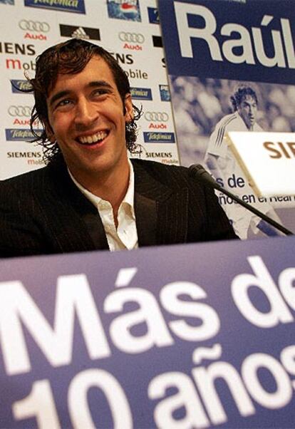 Raúl sonríe la víspera de su décimo año en Primera División.