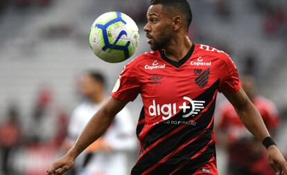 Lodi, durante un encuentro con el Athlético Paranaense.