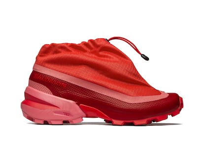 Cross Low de Maison Margiela MM6 x Salomon, el modelo exacto de zapatilla que llevó Rihanna durante el descanso de la Super Bowl. FOTO: CORTESÍA DE SALOMON