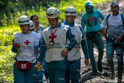 Uno de los obreros que se encontraba en el exterior de la mina fue alcanzado por "la explosión y la onda de gases" que le dejaron "quemaduras en todo su cuerpo", dijo Manuel Pradilla, alcalde de Zulia.