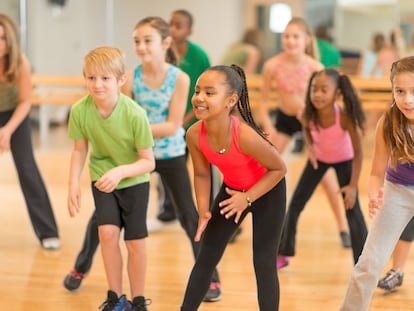 Niños, en una clase de zumba.