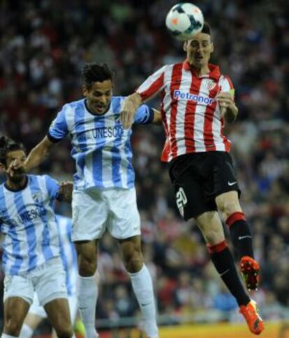 Aduriz remata ante Santa Cruz