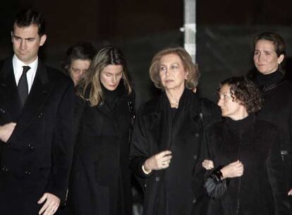 La Reina y los Príncipes de Asturias en la misa funeral por el alma de Érika Ortiz Rocasolano que se ha celebrado este domingo en la parroquia madrileña de Nuestra Señora la Anunciación. Ortiz, hemana menor de doña Letizia, murió el pasado miércoles a los 31 años de edad.